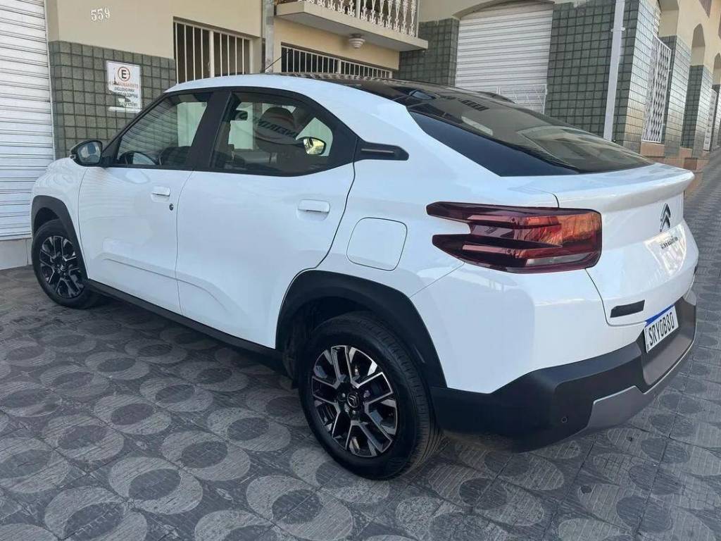 Citroën Basalt aparece sem camuflagem e mais equipado que o Aircross