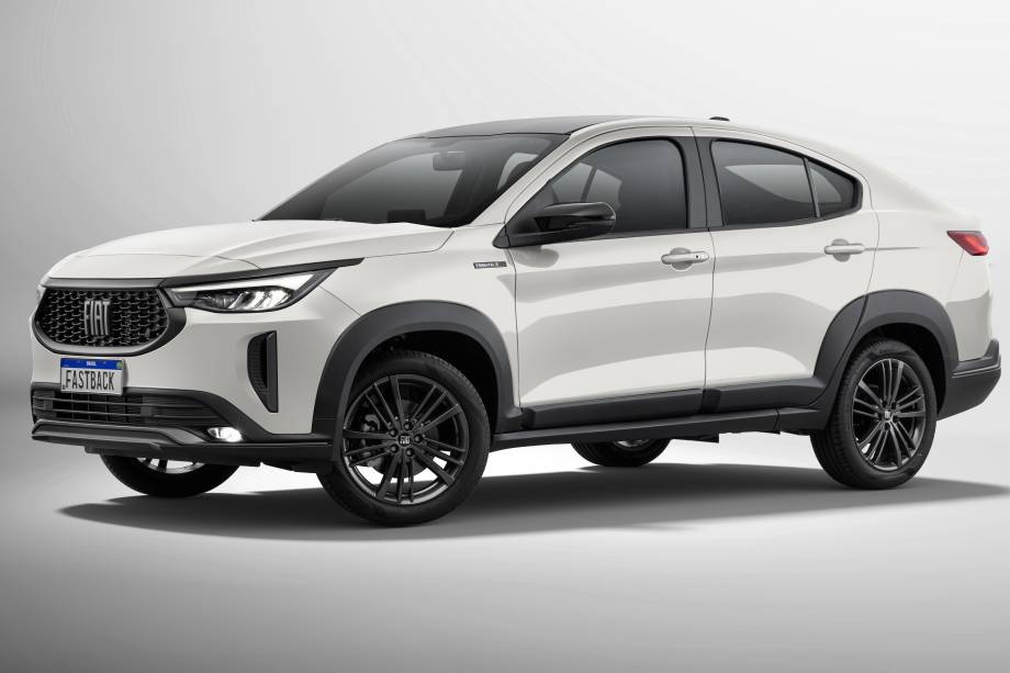 Teto e rodas pretas são padrão para a série especial Teto e rodas pretas são padrão para a série especial