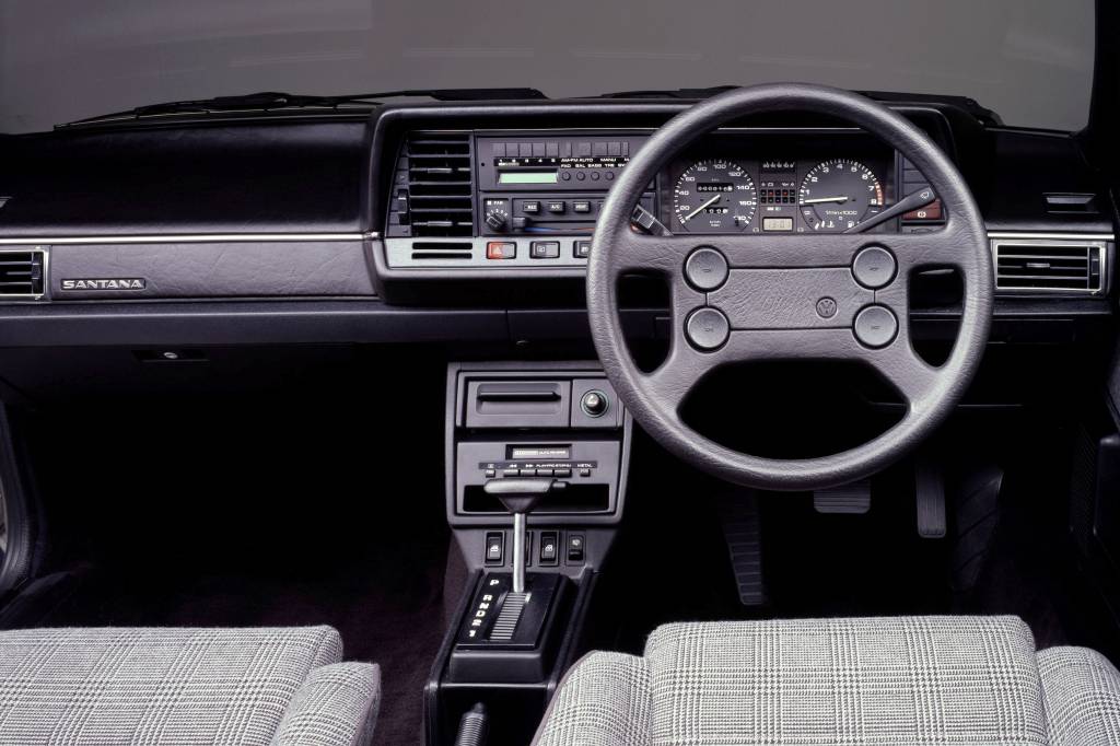 Nissan Santana (2) Nissan Santana