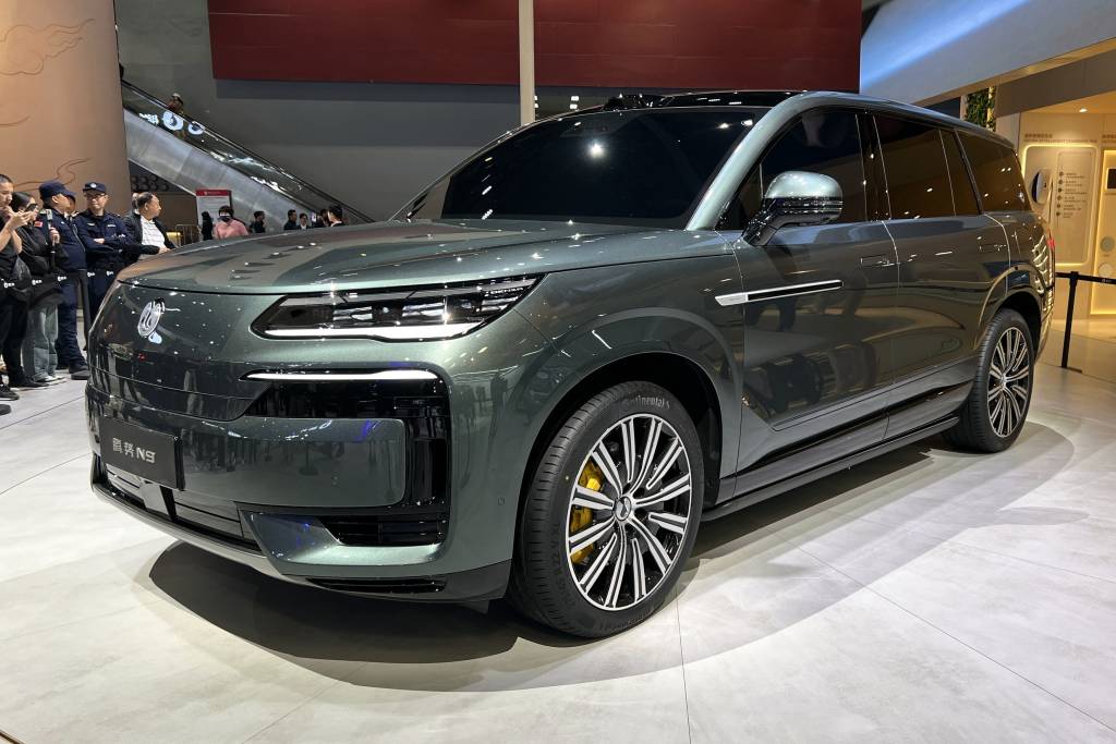 Denza N9 é SUV de sete lugares luxuoso e com quase 1.000 cv da BYD