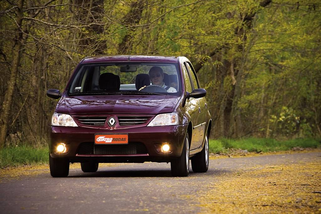 Teste: primeiro Logan era sedã gigante e revolucionário, apesar do design